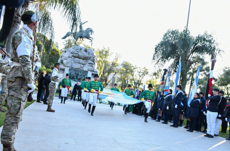 Provincia y Municipio iniciaron los actos en conmemoración al 208° aniversario de la Independencia.