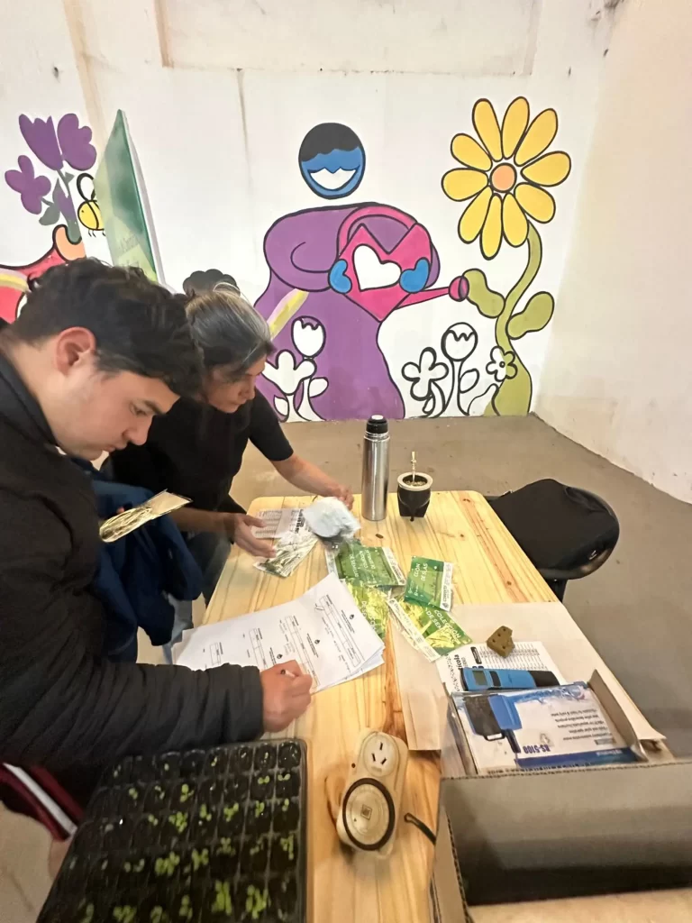 Huertas Familiares: Capacitaron en Hidroponia
