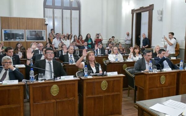 Entre Ríos ya tiene nueva ley de aplicaciones de fitosanitarios con zonas de exclusión de hasta 150 metros para equipos terrestres