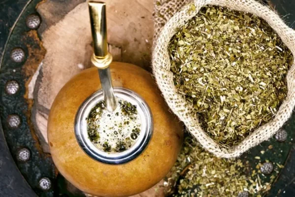 Javier Milei profundiza la pelea entre Corrientes y Misiones por la yerba mate