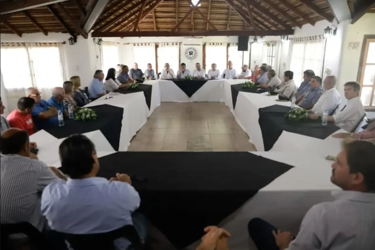 Valdés se reunió con representantes de la Asociación de Sociedades Rurales de Corrientes