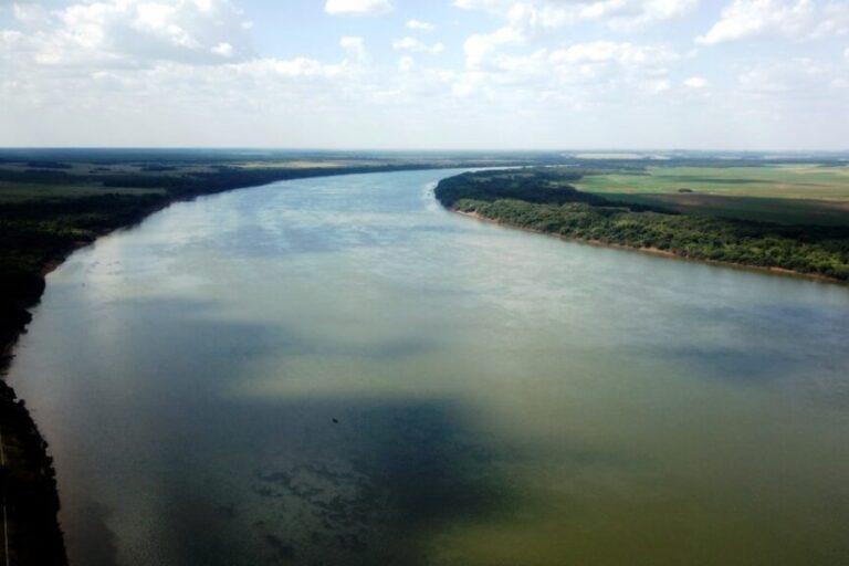 Efecto Niño: En el sur de Corrientes monitorean el caudal del Río Uruguay